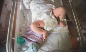 newborn baby feet toes