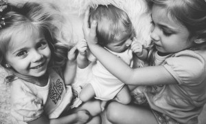 three siblings together newborn photography